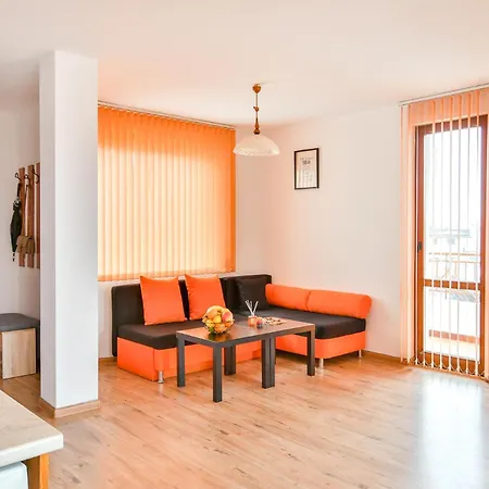 Thermae, Steps From The Sea With Free Parking Apartment Warna