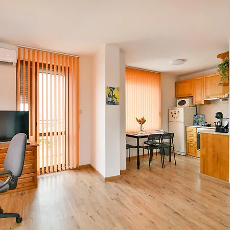 Apartment Thermae, Steps From The Sea With Free Parking *