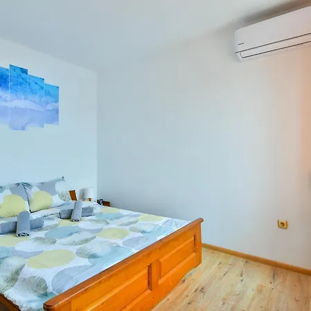 Apartment Thermae, Steps From The Sea With Free Parking